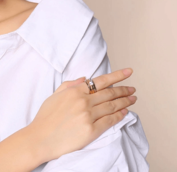 Unique Solitaire Wedding Rings Set for bride